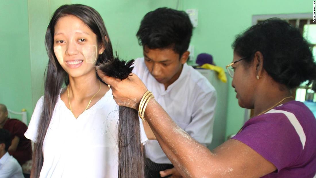 剃十年長髮秒換數月薪　緬甸女談「賣髮」：順便當尼姑(圖／翻攝自CNN)
