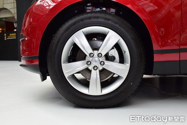 Range Rover Velar 309萬元起強勢抵台　「超‧美型」進軍豪華SUV市場（圖／記者游鎧丞攝）