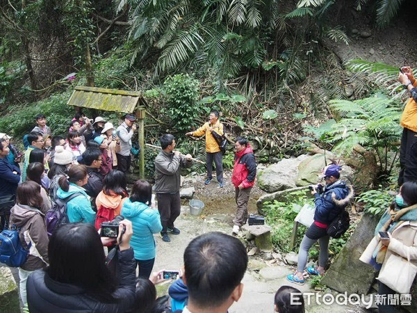 台東林管處探訪金牌農村小旅行主題活動，以微旅行方式帶領學員進入永安社區及鄰近的原民部落，讓學員以慢走方式探訪體驗縱谷風情。（圖／台東林管處提供）