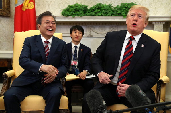 ▲美國總統川普（Donald Trump）與南韓總統文在寅會晤。（圖／路透社）
