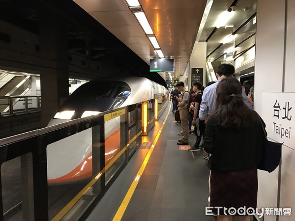 ▲▼高鐵列車,高鐵,高鐵搭車,高鐵人潮,高鐵車票。（圖／記者賴文萱攝）