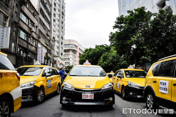 ▲▼小黃抗議Uber及LINE叫車抗議。（圖／記者邱顯燁攝）