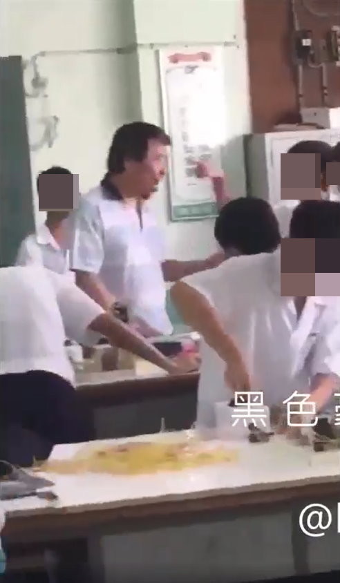 師左眼角傷：我的心更痛！台南2高職生課堂追打遭肉搜請假關版。（圖／翻攝「黑色豪門企業」臉書粉絲團）