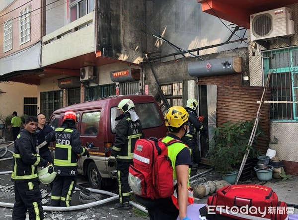 ▲▼豐原朴子街發生工廠氣爆，造成１人受到燒燙傷，送醫後無生命危險。（圖／記者李忠憲翻攝）