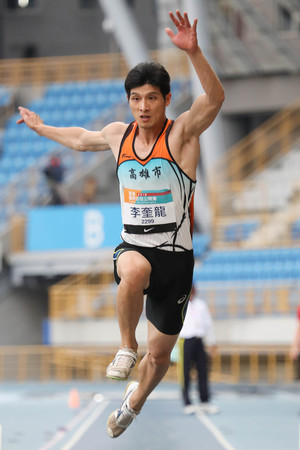 ▲男子三級跳李奎龍16公尺25佳績打破高懸32年的大會紀錄，成功拿下亞運門票。（圖／田協提供）