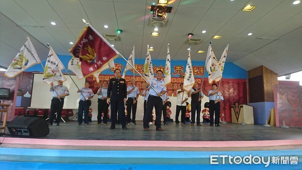 ▲台南市白河警分局26舉行警察節慶祝大會，並舉行白河守望相助中隊正式成軍並舉行授旗儀式。（圖／警方提供，下同）