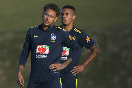 ▲巴西雙星內馬爾（左）和更年輕的赫蘇斯在國家隊練習。（圖／達志影像／美聯社）