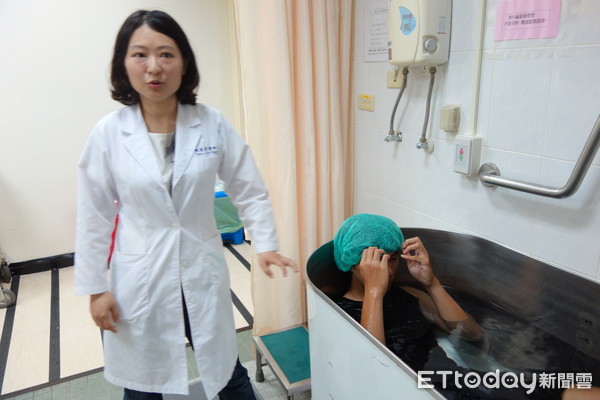 ▲漂白水泡澡治異位性皮膚炎 。（圖／高醫提供）