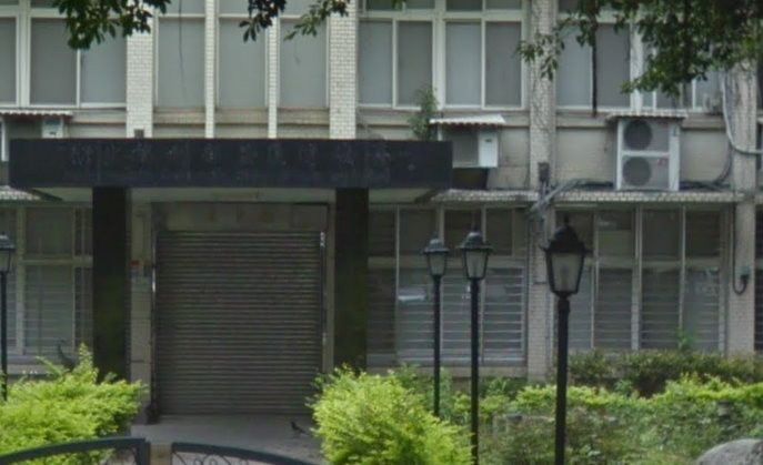 快訊／人掛在鐵窗上！　新莊男台北醫院旁國健署舊址上吊亡。（圖／翻攝Google Map）