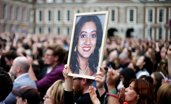 ▲▼ 愛爾蘭墮胎合法化公投結果出爐，高達66.4%選民支持修法，支持者上街歡呼。（圖／路透社）