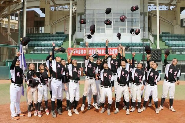 ▲▼ 嘉義市民生國中奪下106學年度全國軟式棒球賽冠軍。（圖／球隊提供）