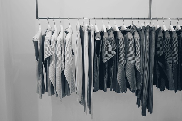 ▲4步驟教你鑑定衣服品質好壞。（圖／取自LibreStock）