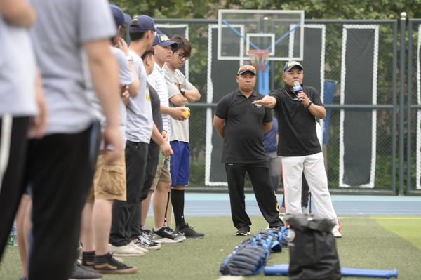▲中國種子師資在實操課程中首次體驗迷你棒球球具設備。（圖／寶悍提供）