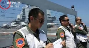 2018年4月遼寧艦的訓練畫面中出現「2」字頭的艦載機編號，這可能代表為國產航母配套的第二個艦載機團已經在遼寧艦上開始訓練。（圖／翻攝自央視）