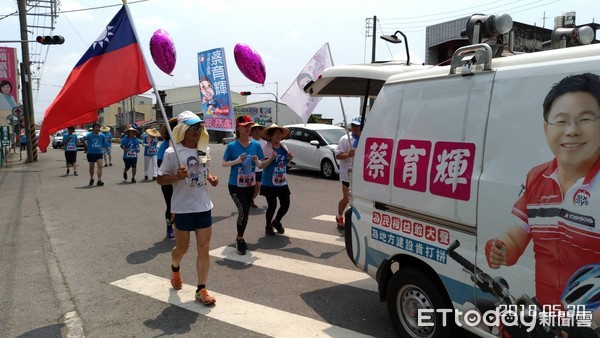 ▲中國國民黨全台大串連「愛台不斷電、青年護台灣」接力路跑活動，30日抵達台南市區，上午8時10分於火車站集結造勢。（圖／國民黨市黨部提供）