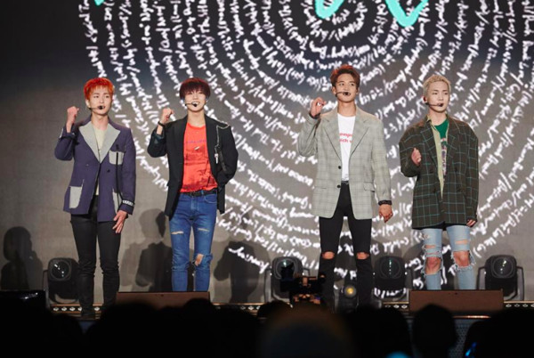 ▲▼溫流：我們5人會幸福⋯　歌迷打開「SHINee專輯小卡」哭了（圖／翻攝自SHINee臉書、SBS Entertainment Youtube、아이돌 이슈）
