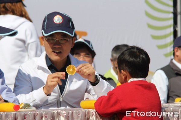 今年第五度拿到5星縣長的國民黨籍台東縣長黃健庭，勤赴中央簡報遊說，爭取不少競爭型預算，讓資源相對困乏的偏鄉有更多財源做建設。（圖／台東縣政府提供）