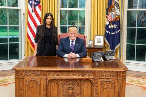 ▲▼電視名人金卡戴珊（Kim Kardashian）與美國總統川普見面。（圖／翻攝自推特／@realDonaldTrump）