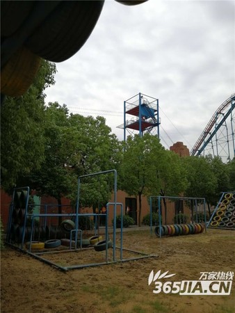 遊樂園玩「空中飛人」　23歲女被飛拋墜10公尺高慘死。（圖／翻攝自