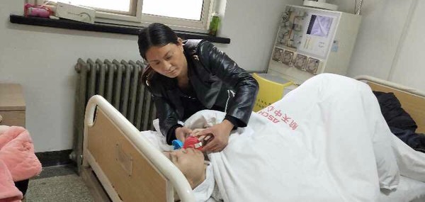 ▲▼河南安陽市一名22歲女大生趙晴罹患血癌。（圖／翻攝自騰訊公益）