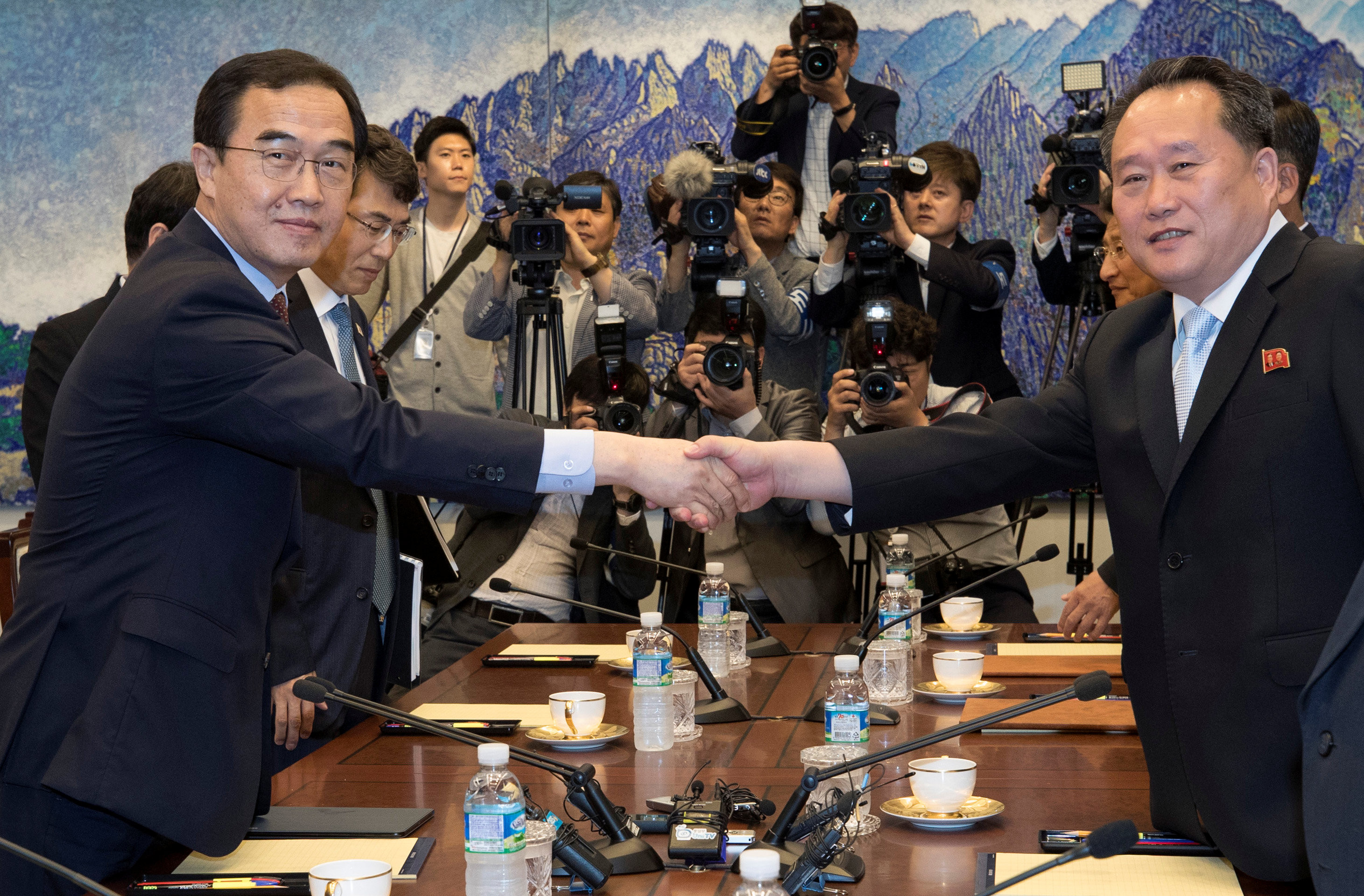 ▲▼ 南北韓各派出5名代表出席高層會談。（圖／路透社）