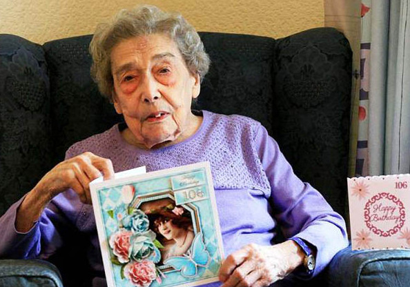▲▼ 英國106歲老奶奶Madeline Dye的長壽秘訣是「不談戀愛」。（圖／翻攝自Sheffield Star）
