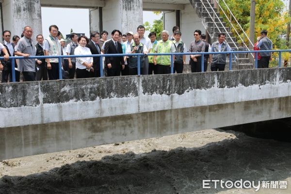 ▲台南市長李孟諺等人，陪同行政院長賴清德共同實地視察南化水庫、嘉南大圳等處。（圖／市府提供，下同）