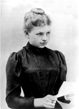 德國化學家伊梅瓦爾（1870-1915）自殺抗議德國發展毒氣。她是德國第一位取得博士學位的女性，她的丈夫化學家福蘭茲哈伯參與了德國氯氣毒氣的研發。（wiki）