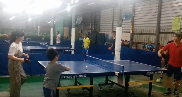 ▲▼福原愛在新竹市與球迷小朋友練球。（圖／翻攝許大衛YouTube）