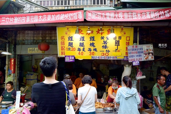 ▲台北市虎林市場超人氣美食 東加炸雞。（圖／周花花提供）