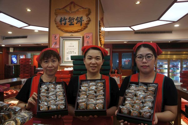 ▲新復珍將贊助小竹塹餅為遊行應援。（圖／新竹市政府提供）