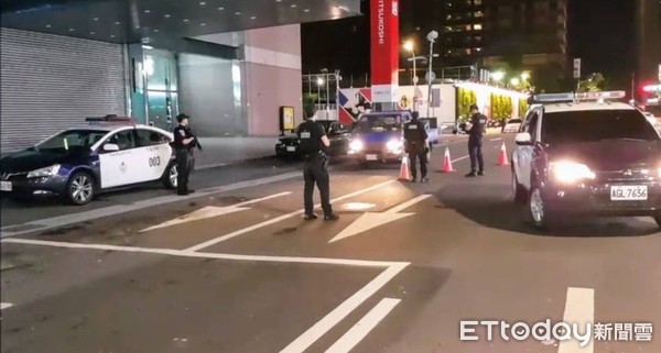 ▲防止百貨狹車強盜案再發生，特勤警將強化周邊巡邏密度。（圖／記者柳名耕翻攝）