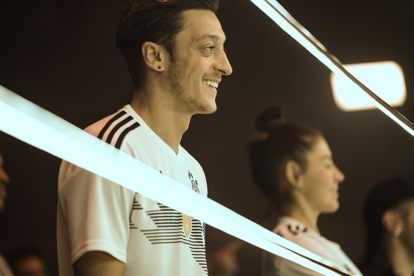 ▲四年一度世界盃足球賽來臨之際，adidas最新形象影片，號召多達56位全球最具影響力的創造者。（圖／公關提供）