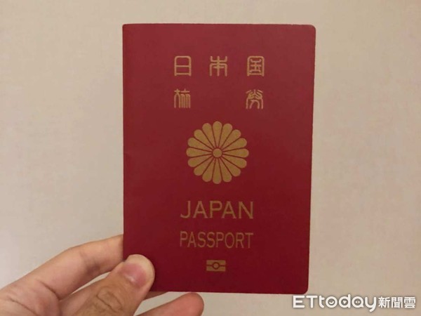 ▲日本護照。（圖／記者陳涵茵攝）
