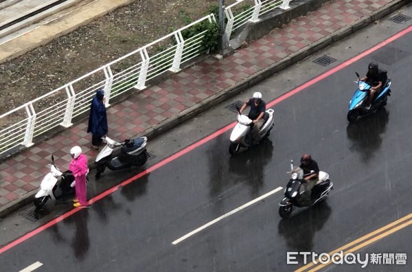 ▲高雄地區午後有短暫陣雨。（圖／記者宋德威攝）