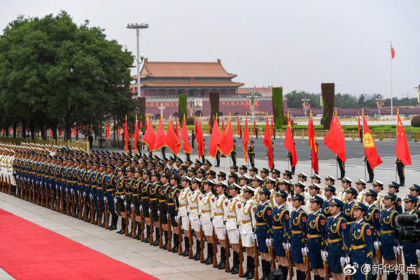 ▲解放軍三軍儀仗隊新增55名女兵組成的方陣，周三首度亮相。（圖／翻攝自大陸網站）