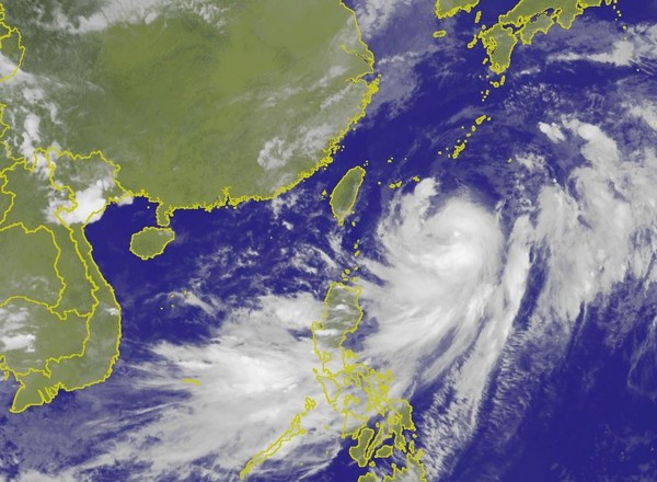 ▲▼原先的颱風「艾維尼」已減弱為熱帶性低氣壓，而第5號颱風「馬力斯」對台灣天氣並沒有直接影響。（圖／翻攝自中央氣象局）