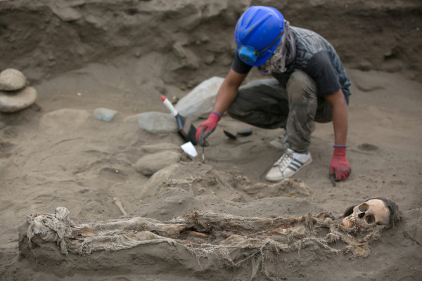 ▲▼祕魯沿海城市萬查科（Huanchaco）發現大量兒童骸骨，考古學家推斷是被用來活人獻祭。（圖／路透社）