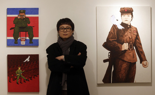 ▲▼脫北的北韓藝術家宋壁（Song Byeok），他說「在南韓，人們可以畫自己想要的東西，所以每幅畫作都呈現出藝術家獨特的性格。」（圖／達志影像／美聯社）