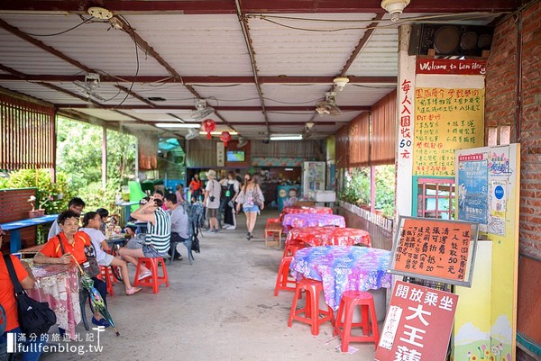 ▲桃園蓮荷園休閒農場坐大王蓮。（圖／滿分的旅遊札記提供）