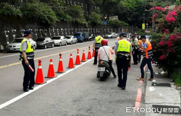 ▲▼新店警北宜強力執法，一天祭出超過250張罰單。（圖／記者林煒傑翻攝）