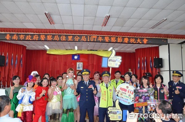 ▲台南市警佳里分局，以輕鬆愉快及趣味活潑的方式，辦理107年警察節慶祝活動。（圖／警方提供，下同）