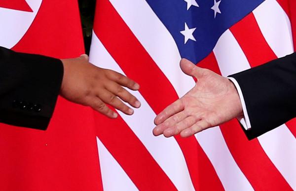 ▲▼川金會,美國總統川普和北韓領導人金正恩握手,世紀之握。（圖／路透社）