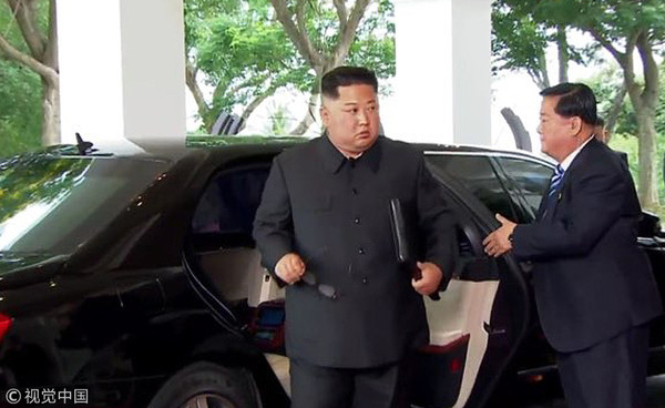 ▲▼川金會／北韓領導人金正恩抵達聖淘沙嘉佩樂酒店,下座車。（圖／CFP）