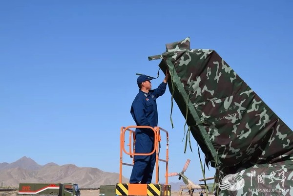 中國官方首度公開翔龍無人機（無偵-9隱形長程無人偵察機），其可在萬米高空進行長時間隱身巡航。（圖／翻攝自中國空軍網）