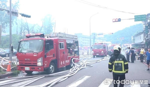 ▲▼台北市和平東路3段13日上午發生大火。（圖／記者邱顯燁攝）
