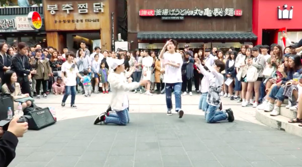 ▲▼BOY STORY在首爾街頭跳防彈少年團             。（圖／環球提供、翻攝youtube）
