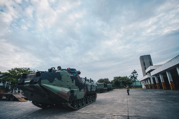 ▲▼海軍陸戰隊AAV-7兩棲突擊車預置桃園下湖西營區。（圖／國防部提供）