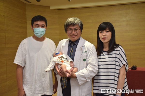 手術保住子宮胎兒，足月生產創奇蹟。（圖／亞東醫院提供）