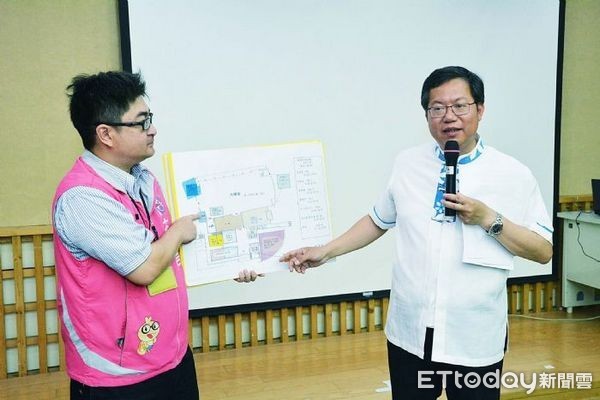 ▲鄭文燦會勘「舊大園圖書館活化暨大園區老人文康綜合活動中心使用規劃案」。（圖／桃園市政府提供）